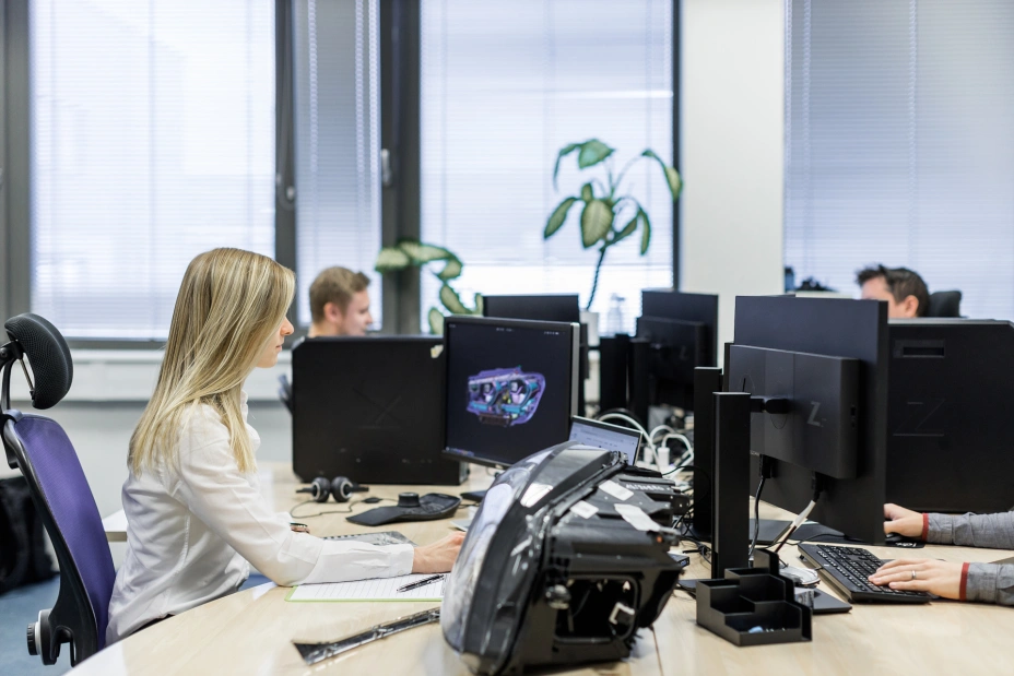 TIYO-Expertin im Entwicklungsbüro