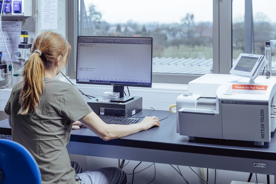 MATERIALANALYSE VON KUNSTSTOFFEN, VERBUNDWERKSTOFFEN, METALLEN UND FOLIEN, Datenanalyse am PC