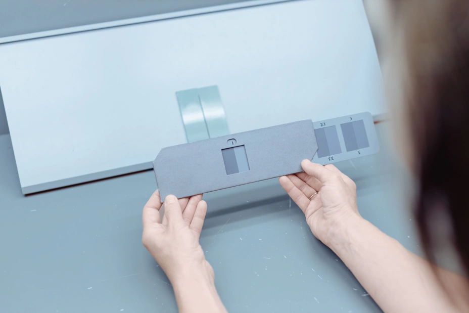 Manuelle Messungen bei Solartests im TIYO-Labor