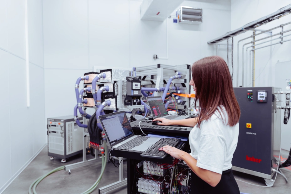 Datenanalyse im TIYO-Labor bei Systemtests mechatronischer Komponenten