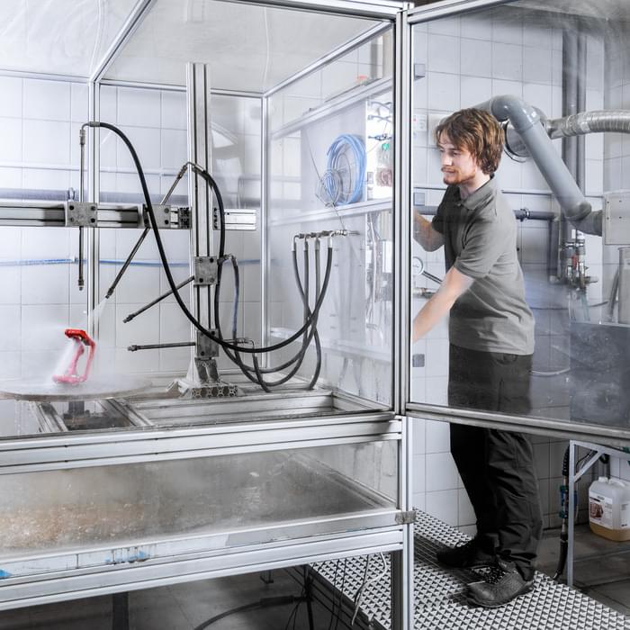 TIYO-Spezialist bei Tests zur IP-Schutzart gegen das Eindringen von Wasserströmen